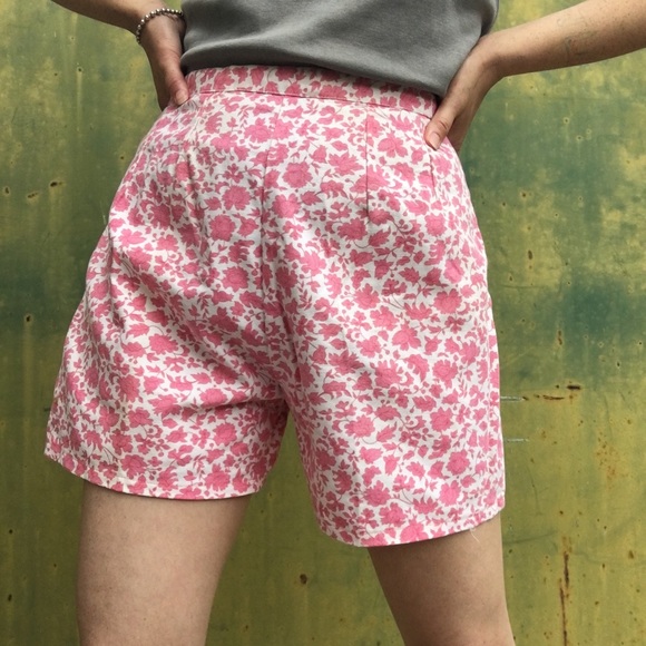 1960’s Pink Floral High Waisted Shorts~ - Picture 5 of 7
